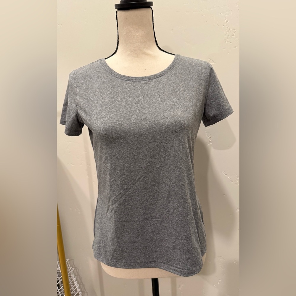 All in Motion Heather Gray Women's Short Sleeve Tee. Size Small.